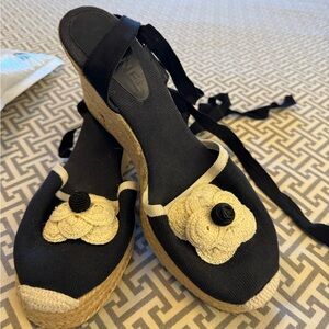 Chanel Balck and Cream Espadrille sandals. They tie up the ankle. Size 7.5, 8
